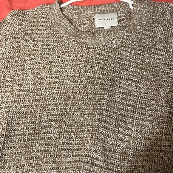 only worn once for family photos, very comfy - Picture 5 of 5